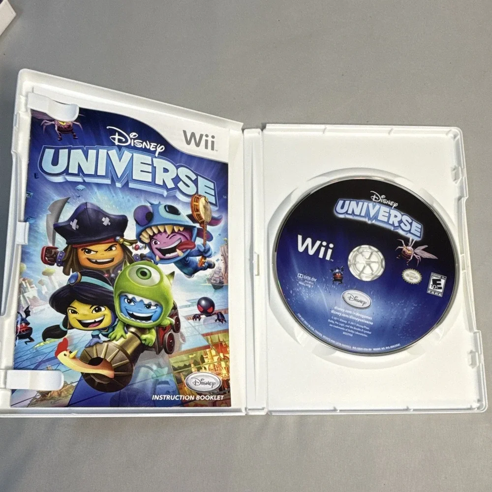 Disney Interactive Disney Universe (2011) Nintendo Wii E10+ Manual
